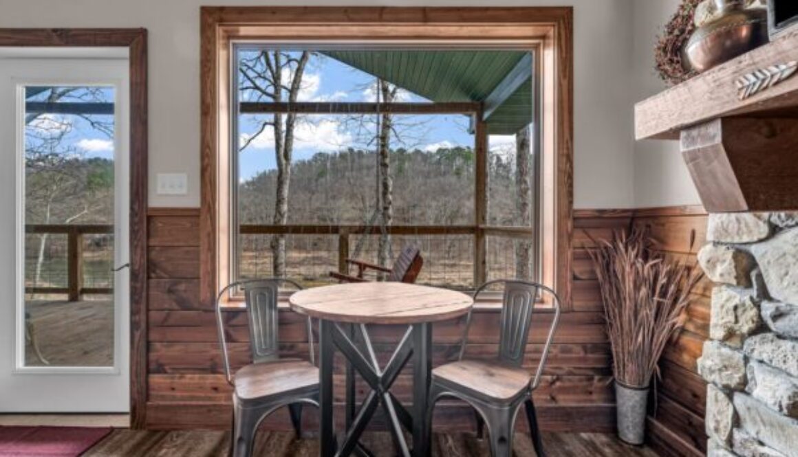 Birdsong Treehouse romantic cabin on the river