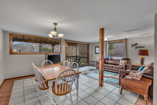 Large Chalet weekend trips to the River sleeps 10 people