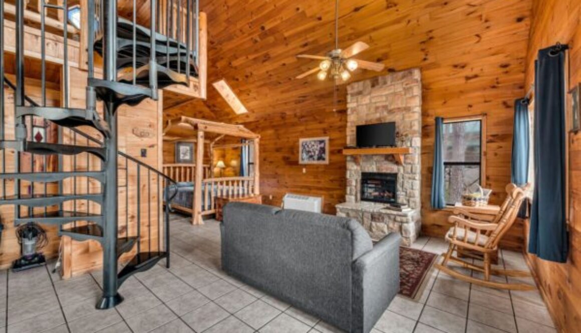 Treetop Loft Treehouse family getaways in Missouri