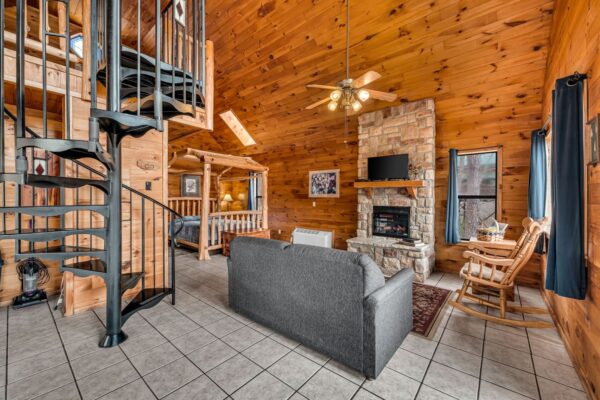 Treetop Loft Treehouse family getaways in Missouri