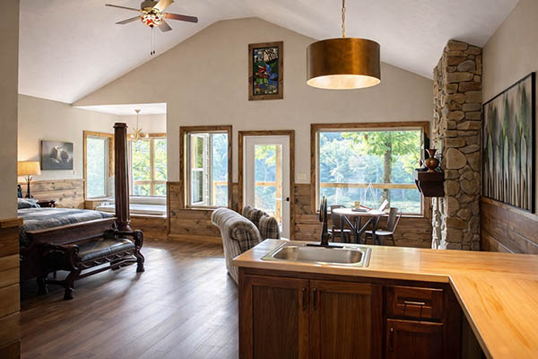 Missouri Treetop-Hideaway Romantic Cabin