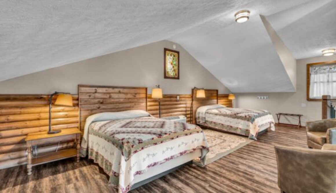 rio vista family treehouse in Missouri